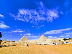 Pyramids Desert View INN